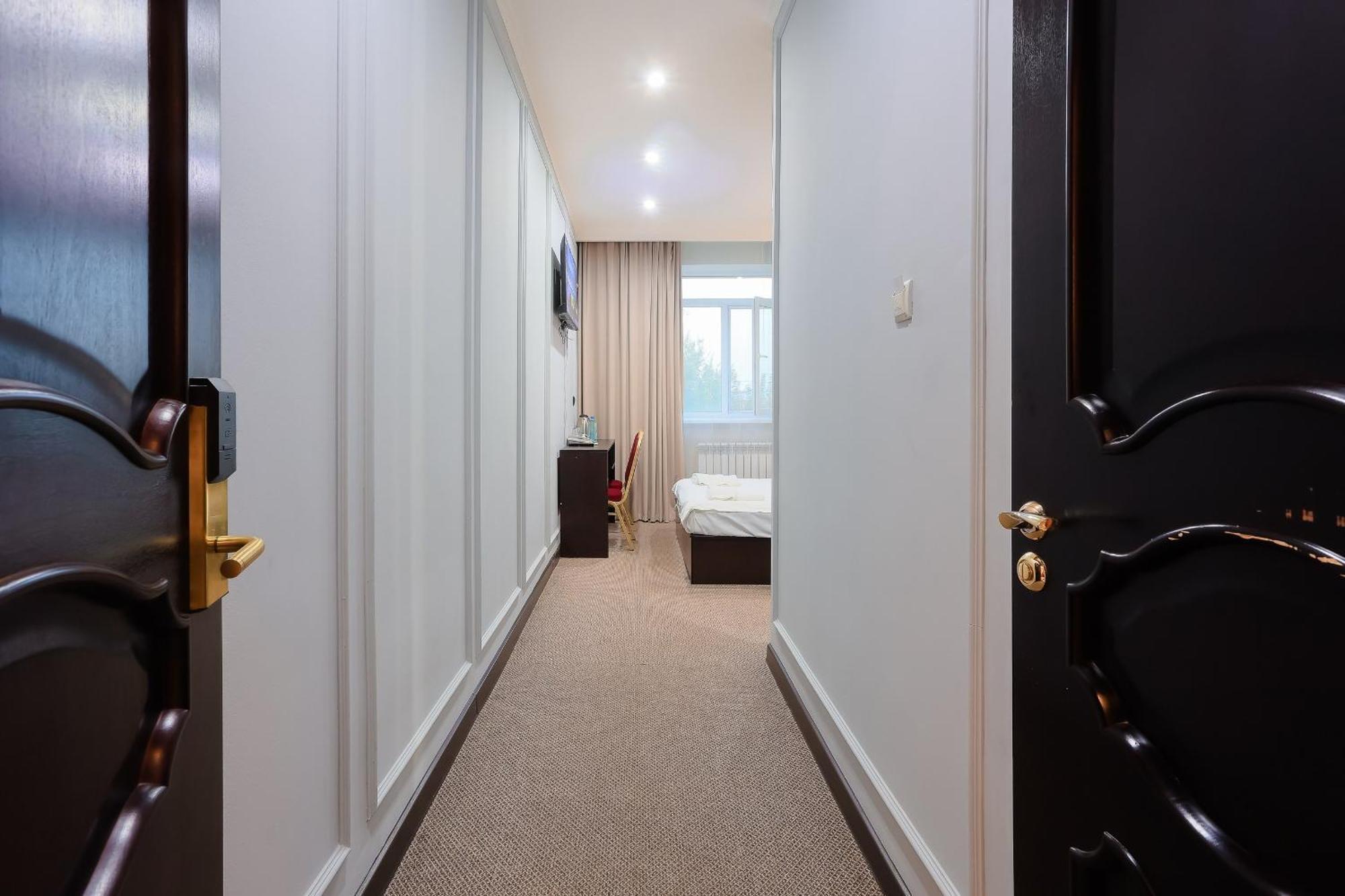 Hotel Vivaldis Алмати Екстер'єр фото
