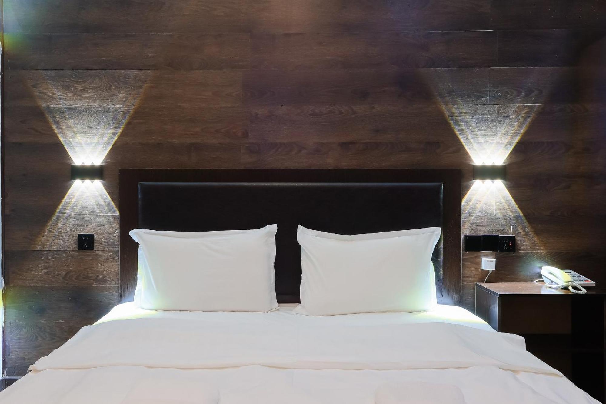 Hotel Vivaldis Алмати Екстер'єр фото