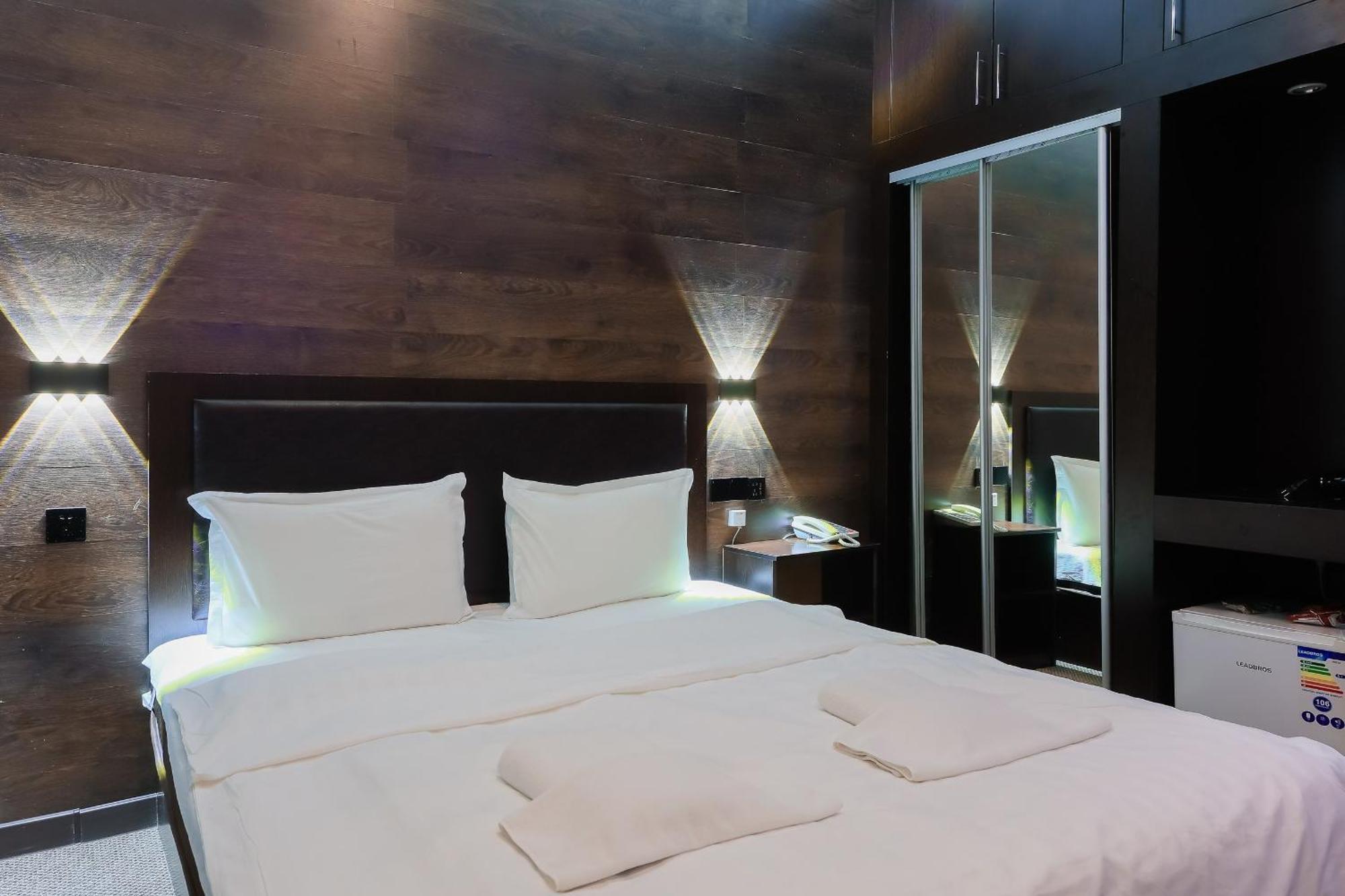 Hotel Vivaldis Алмати Екстер'єр фото
